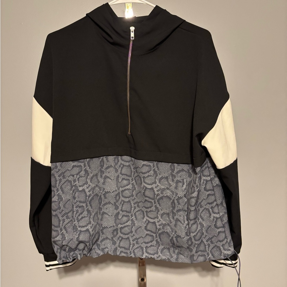 Avia Womens Medium 8-10 Black Animal Print Pullover Half-Zip Jacket